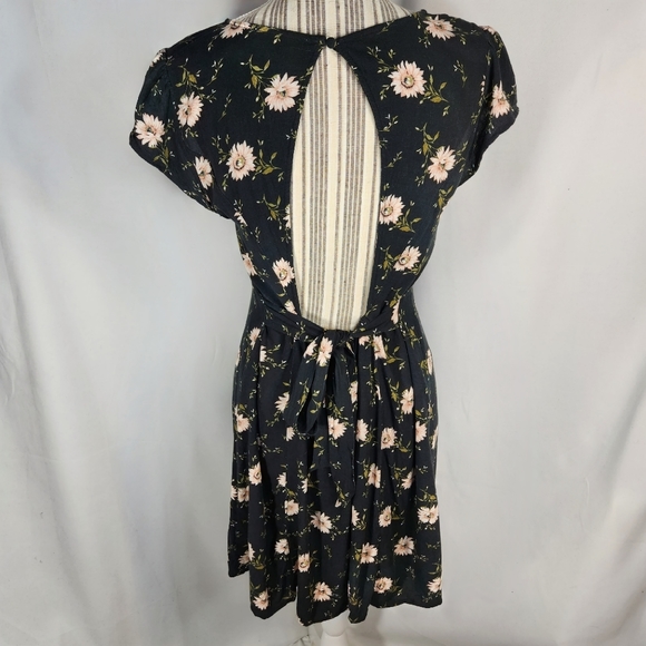 American Eagle Black Floral Print Cap Sleeve Open Back Dress Size Medium - Picture 4 of 10